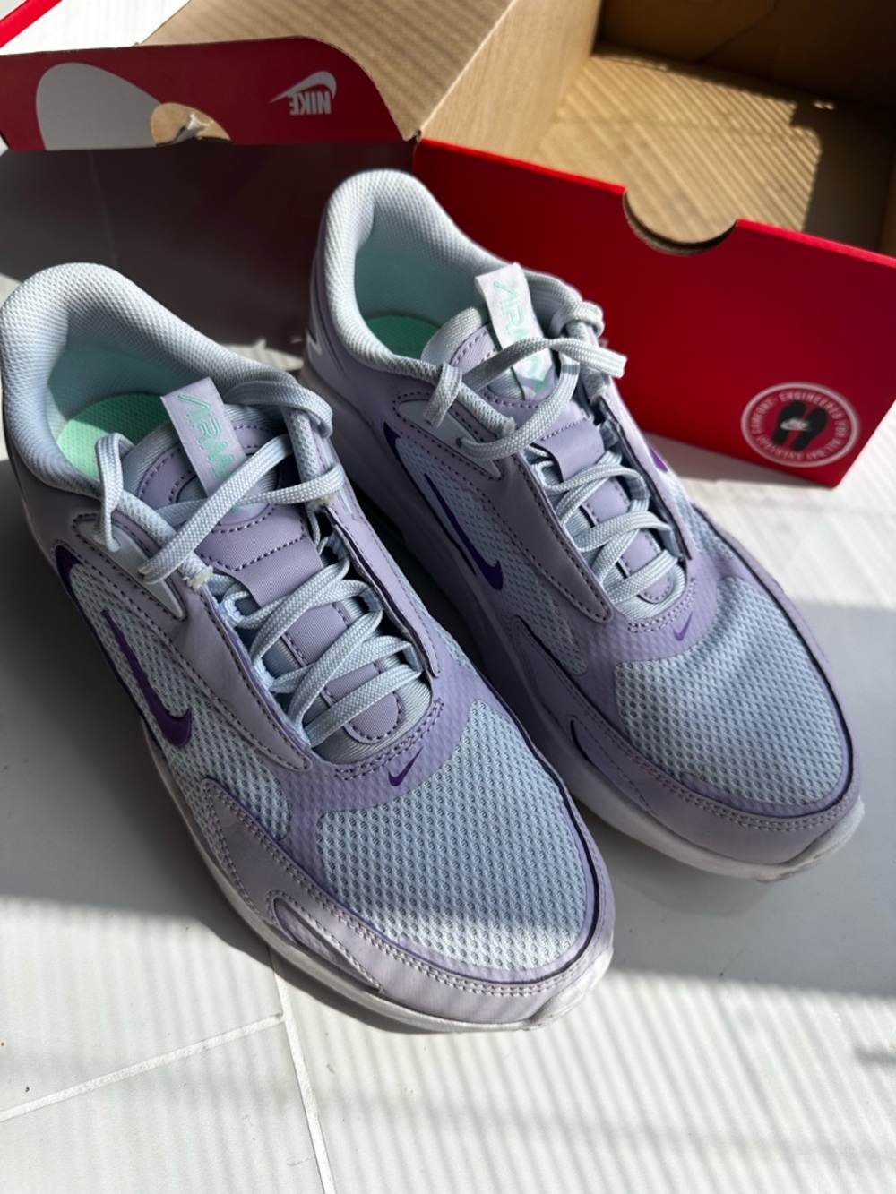 Nike Air Max Bolt Sneakers Women Size 9.5 Football Grey Wild Berry Light Purple - Picture 2 of 8